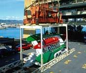 Oversized cargo being lifted on to the deck of a 澳博体育app containership for breakbulk shipping.